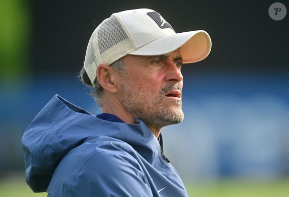L'entraîneur espagnol du Paris Saint-Germain Luis Enrique - L'équipe du Paris Saint-Germain lors d'une séance d'entraînement en vue de la finale de l'UEFA Champions League contre le club de football anglais Arsenal FC au campus du PSG à Poissy, au nord-ouest de Paris, le 20 mai 2026. © Christian Liewig/Bestimage
