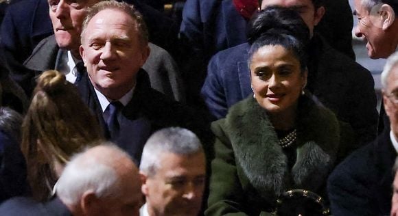 La cathédrale Notre-Dame de Paris a rouvert ses portes, plus de 5 ans après l'incendie qui l'a ravagée

Salma Hayek et son mari François-Henri Pinault - Cérémonie de réouverture de la cathédrale Notre-Dame de Paris