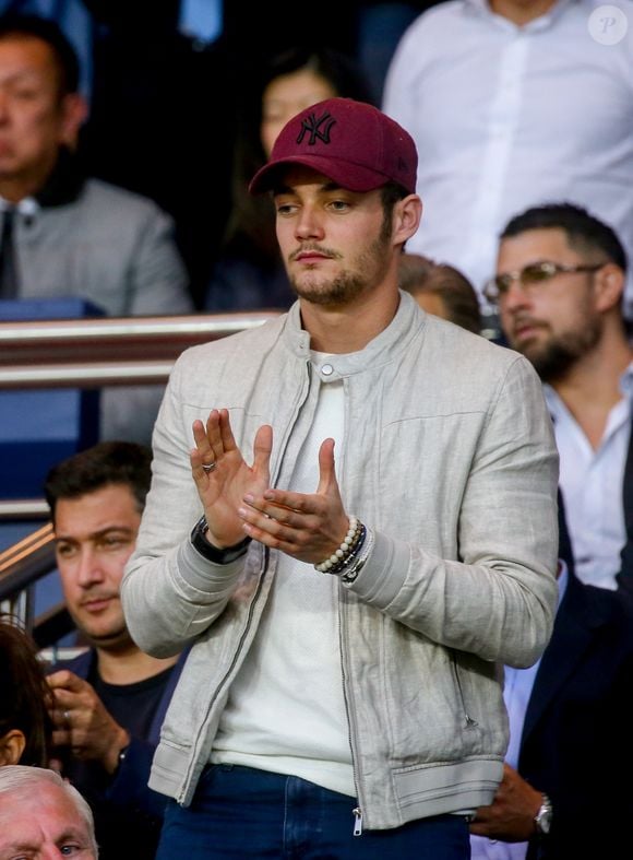 Louis Sarkozy dans les tribunes lors du match de Ligue 1, Paris Saint-Germain (PSG) vs Toulouse FC (TFC) au Parc des Princes à Paris, France, le 20 août 2017. Le PSG a gagné 6-2.