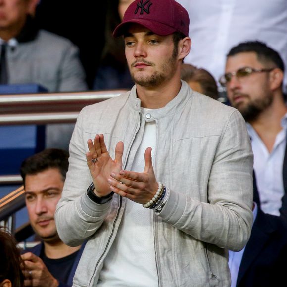 Louis Sarkozy dans les tribunes lors du match de Ligue 1, Paris Saint-Germain (PSG) vs Toulouse FC (TFC) au Parc des Princes à Paris, France, le 20 août 2017. Le PSG a gagné 6-2.