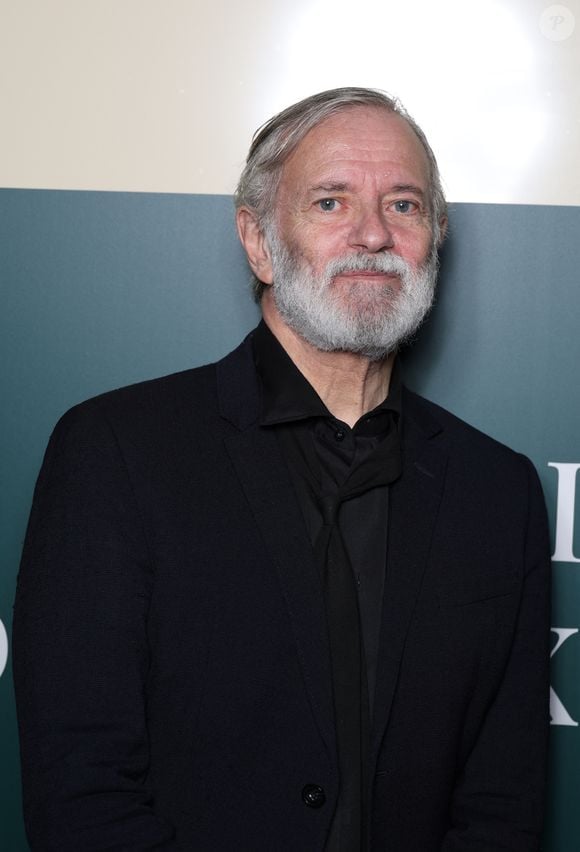 Francis Huster lors de la soirée des 90 ans du prix des Deux Magots à Paris le 25 septembre 2023.

© Denis Guignebourg / Bestimage