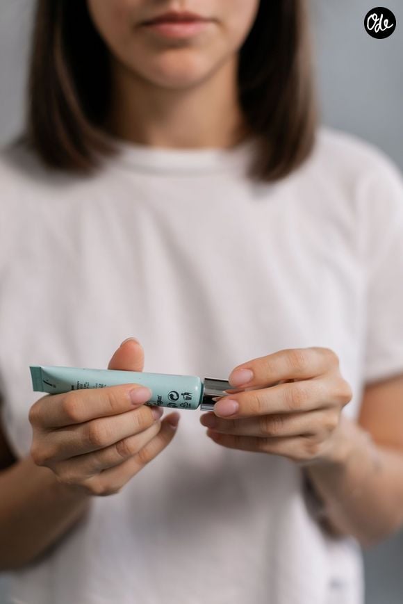 Pour préserver cette zone fragile, adopter un soin et des gestes adaptés s'impose donc.