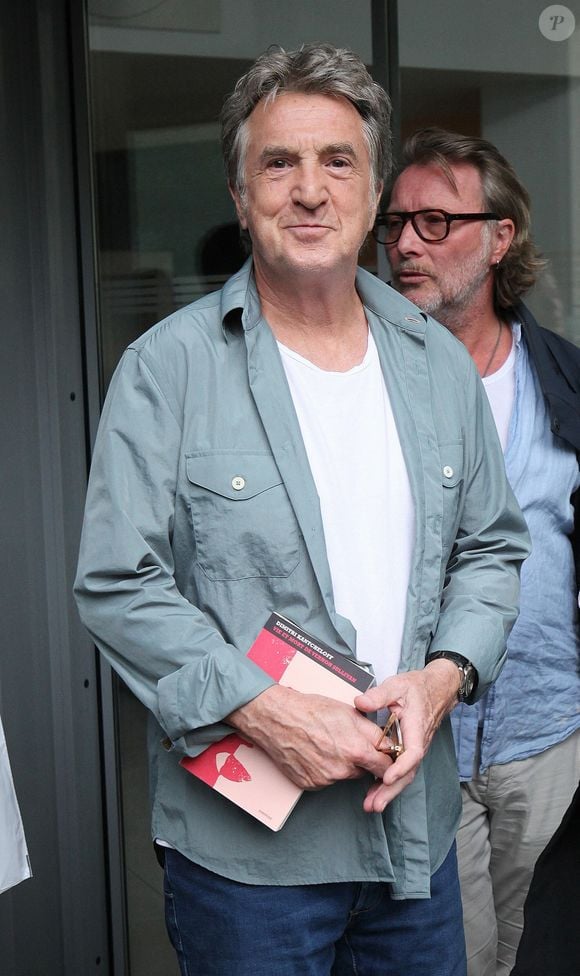 Exclusif -  François Cluzet à la sortie de la radio RTL à Paris le 12 septembre 2023.
© Jonathan Rebboah / Panoramic / Bestimage