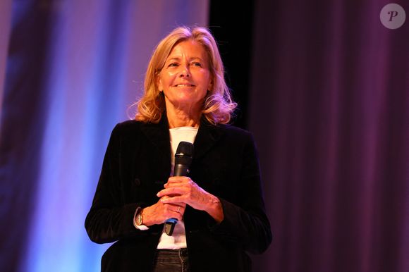 Et d'ajouter : "Non mais il est très jeune et il me détruit. Allez maintenant on descend, voilà".

Le 2 octobre 2025, Dinard, Bretagne, France : CLAIRE CHAZAL lors de la cérémonie d'ouverture du 36ème Festival du Film Britannique et Irlandais de Dinard, France (Credit Image : © Mickael Chavet/ZUMA Press Wire)