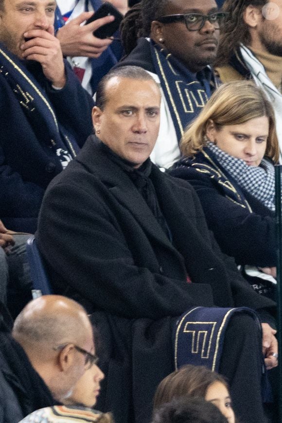 Merwan Rim dans les tribunes du match de football de qualification pour la coupe du monde 2026 opposant la France à Azerbaïdjan (3-0) au Parc des Princes à Paris, France, le 10 octobre 2025. © Cyril Moreau/Bestimage