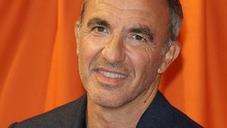 EXCLU "Mur blanc et sobriété" : Pour la décoration de son intérieur, Nikos Aliagas choisit l'opposé de l'univers de la Star Academy