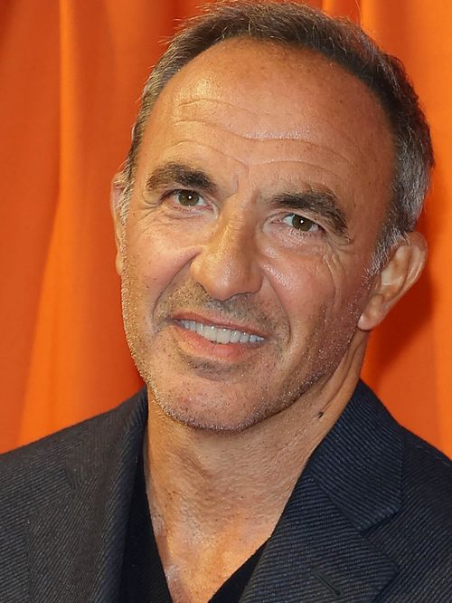EXCLU "Mur blanc et sobriété" : Pour la décoration de son intérieur, Nikos Aliagas choisit l'opposé de l'univers de la Star Academy
