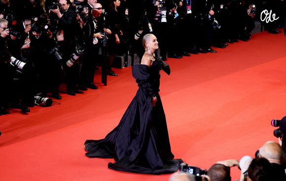 Sharon Stone a également dénoncé le manque de considération envers les handicaps invisibles.
Sharon Stone (Montre Audemars Piguet) - Montée des marches du film " Diamond " lors du 79ème Festival International du Film de Cannes, le 19 mai 2026. © Jacovides-Moreau / Bestimage