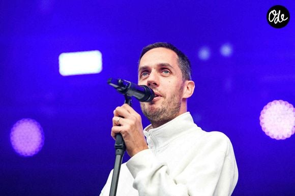 Grand Corps Malade sur scène lors d'un concert au festival Rock in Chair à Évreux le 26 juin 2021 - Photo : Tesson/ANDBZ/ABACAPRESS.COM
