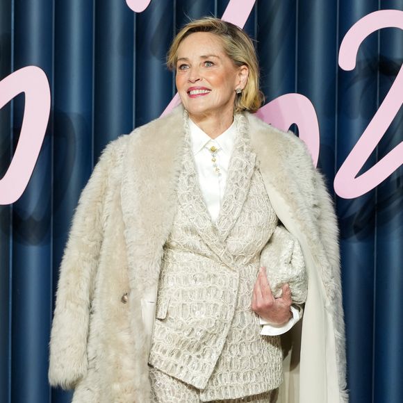 Sharon Stone présente aux Fashion Awards 2025 présentés par Pandora au Royal Albert Hall le 1er décembre 2025 à Londres, Angleterre. © Lucia Sabatelli / Bestimage