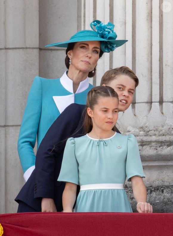 Le prince William, prince de Galles, Le prince Louis de Galles, Le prince George de Galles, Catherine (Kate) Middleton, princesse de Galles, La princesse Charlotte de Galles - Les membres de la famille royale britannique au balcon de Buckingham Palace lors de la cérémonie Trooping the Colour à Londres, le 14 juin 2025.
© Goff Inf / Bestimage