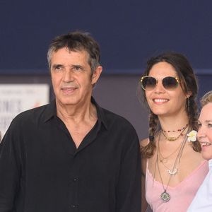 Helene Gremillon, Julien Clerc et Vanille with Helene Darroze au 2023 Paris Eiffel Jumping le 25 juin 2023 à Paris, France. @ Laurent Zabulon/ABACAPRESS.COM