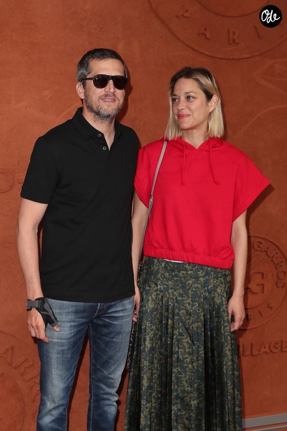Guillaume Canet et sa compagne Marion Cotillard au village lors des internationaux de tennis de Roland Garros à Paris, le 10 juin 2018.
© Moreau-Jacovides/Bestimage