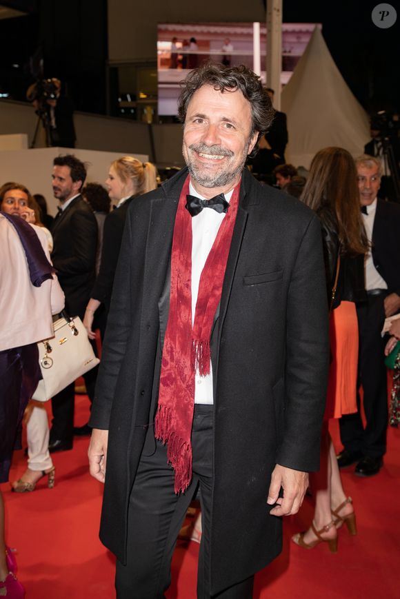 Et regrette une telle décision pour "un délit d'opinion".

Christophe Carrière - Montée des marches du film "Mektoub, my love : Intermezzo" lors du 72ème Festival International du Film de Cannes. Le 23 mai 2019
© Tiziano Da Silva / Bestimage