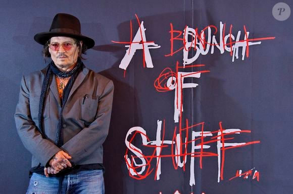 Johnny Depp donne une conférence de presse pour son exposition "A Bunch of Stuff" à Tokyo (Japon), le 27 novembre 2025.

Action Press / Bestimage