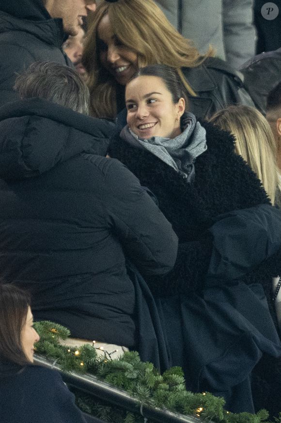 Loïs Boisson - Célébrités dans les tribunes lors du match de Ligue des Champions entre le Paris Saint Germain contre Tottenham Hotspur Football Club (5-3) au Parc des Princes à Paris le 26 novembre 2025. © Cyril Moreau/Bestimage