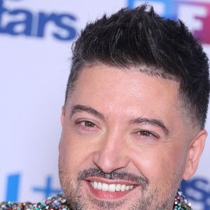 Chris Marques participe au photocall de Danse Avec Les Stars dans les studios de TF1 le 16 janvier 2025. Photo de Jerome Domine/ABACAPRESS.COM