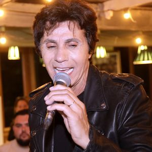 Jean-Luc Lahaye lors de la soirée Hommage à Johnny Hallyday de Willy et Emily Marceau au restaurant " La Bonne Franquette " au quartier de Montmartre à Paris, France, le 28 juin 2025. © Cédric Perrin/Bestimage