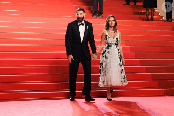 Karim Benzema et sa compagne Lyna Khoudri à la descente des marches du film « 13 jours 13 nuits » lors du 78ème Festival International du Film de Cannes. Le 23 mai 2025
© © Jacovides-Moreau / Bestimage / Bestimage