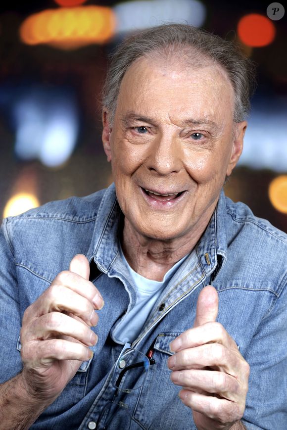 Exclusif - Portrait d'Herbert Léonard à Paris, le 8 octobre 2024.
© Cédric Perrin/Bestimage