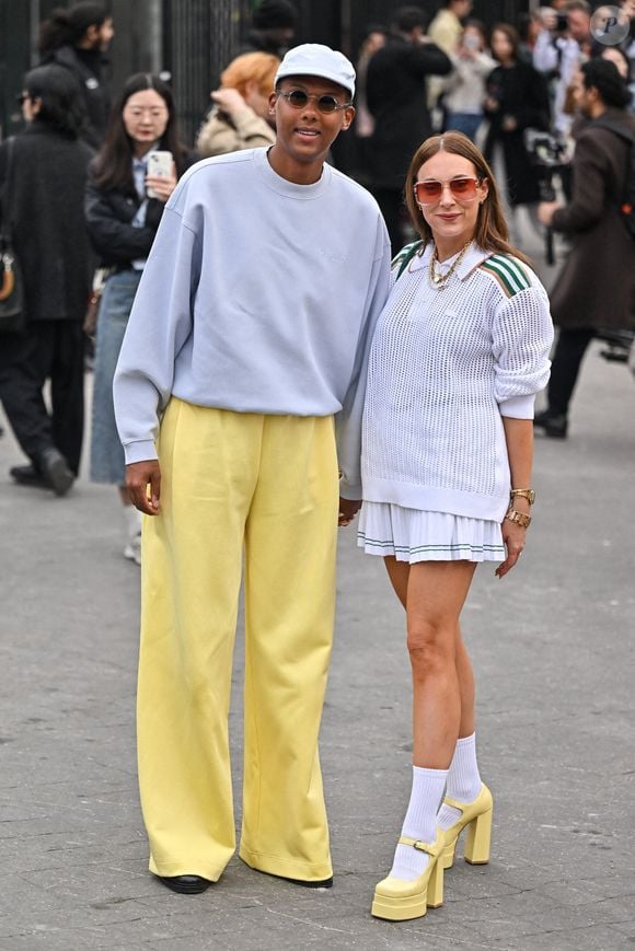 Un journaliste a néanmoins déclaré que Stromae aurait déménagé dans le quartier voisin de Forest : à Uccle, toujours au sud de Bruxelles...

Stromae et Coralie Barbier arrivant au défilé Lacoste pendant la semaine de la mode à Paris, France, le 9 mars 2025. Photo Julien Reynaud/Aps-medias/Abaca