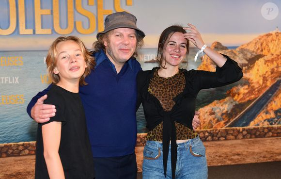 Billy, le fils de Philippe Katrine et Julie Depardieu, Philippe Katerine, sa fille Edie Blanchard  - Avant-première du film "Voleuses" diffusé sur Netflix. 
Paris le 24 octobre 2023.
© Veeren / Bestimage