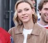 Très impliquée dans le monde du rugby en tant que présidente de la Fédération Monégasque de Rugby, vêtue d'une veste en daim beige clair, Charlene de Monaco a rendu, les larmes aux yeux, un hommage vibrant au sportif. 

La Princesse Charlène à Beausoleil, 1er mai 2026. Photo par JC VINAJ/ABACAPRESS.COM