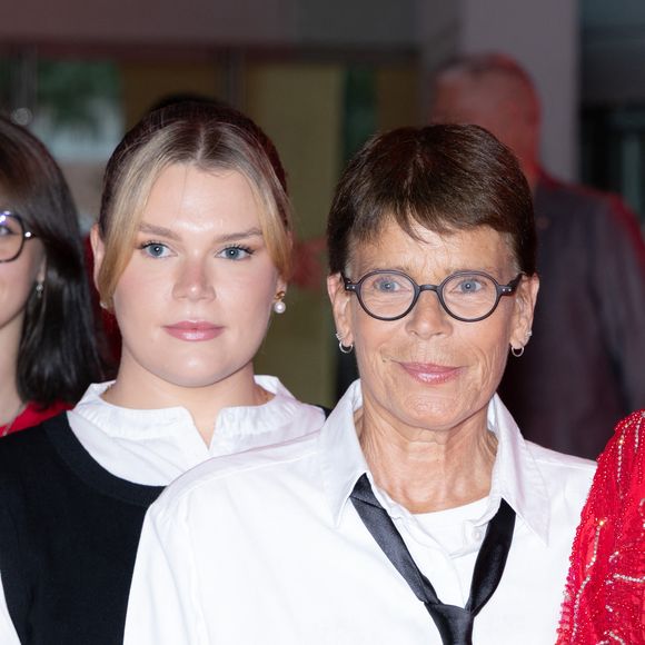 Camille Gottlieb, la fille cadette de la princesse Stéphanie de Monaco, s’est confiée dans un podcast sur sa perte de poids, un sujet personnel qu’elle aborde avec sincérité.

S.A.S. la princesse Stéphanie de Monaco et Camille Gottlieb posent avant le gala Fight AIDS Monaco, à la Salle des Étoiles du Sporting Monte-Carlo, à Monaco. © Olivier Huitel/Pool Monaco/Bestimage