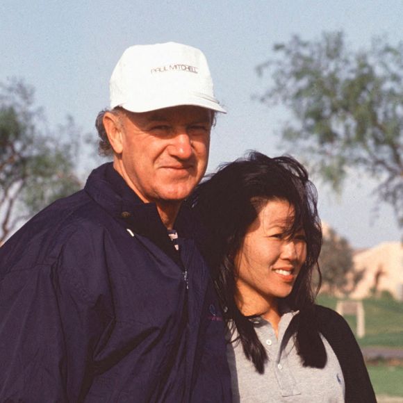 Si leurs décès ont été classés comme naturels, la scène demeure macabre et laisse entrevoir les terribles derniers jours des deux époux.

Gene Hackman et Betsy Arakawa. Laura Luongo/PIP-Landmark Media. Photo par Alamy/ABACAPRESS.COM