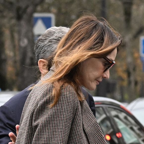 Nicolas Sarkozy et sa femme Carla Bruni vont déjeuner au restaurant Le Flandrin à Paris le lendemain de la sortie de prison de l'ancien président le 11 novembre 2025. Photo par Agence / Bestimage