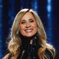Installée en Italie avec sa fille Lou et son mari Gabriel, Lara Fabian a choisi une vie simple dans une région symbolique