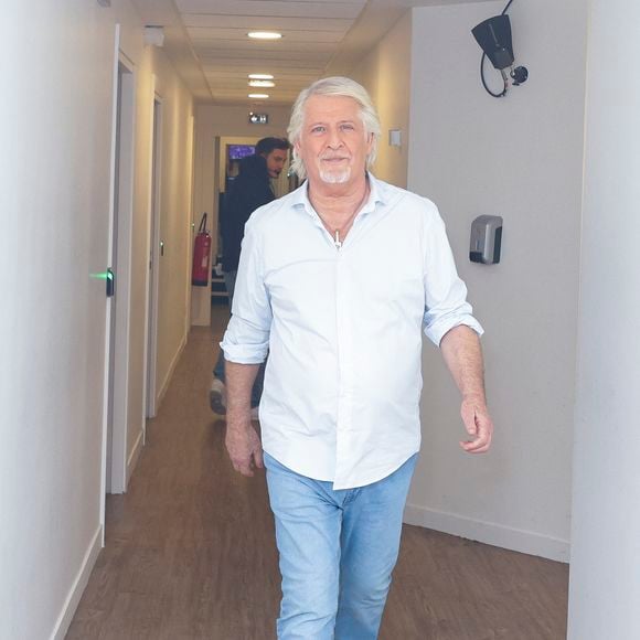 Exclusif - Patrick Sebastien en backstage de l’émission TPMP, le 19 décembre 2023. 

Photo : Jack Tribeca / Bestimage