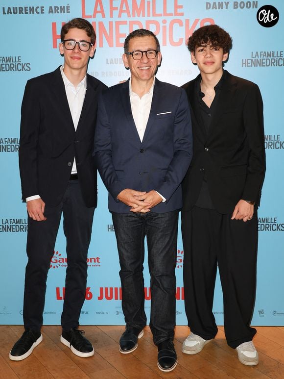 Dany Boon avec ses deux fils Eytan et Mehdi - Avant-première du film "La Famille Hennedricks" au Cinéma Pathé Beaugrenelle à Paris le 18 juin 2024. © Coadic Guirec/Bestimage
