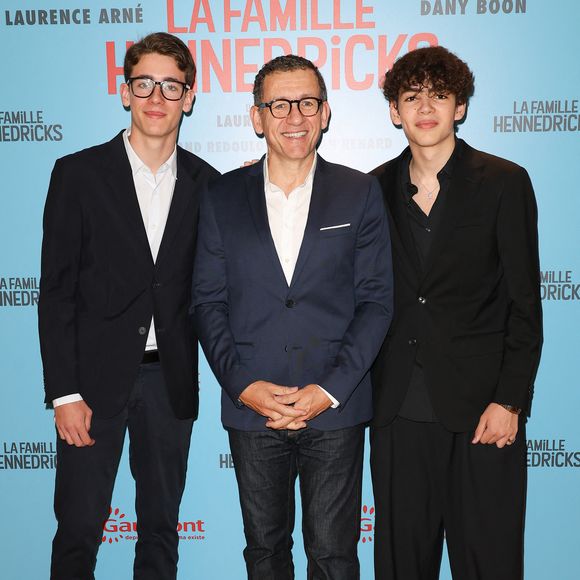 Dany Boon avec ses deux fils Eytan et Mehdi - Avant-première du film "La Famille Hennedricks" au Cinéma Pathé Beaugrenelle à Paris le 18 juin 2024. © Coadic Guirec/Bestimage