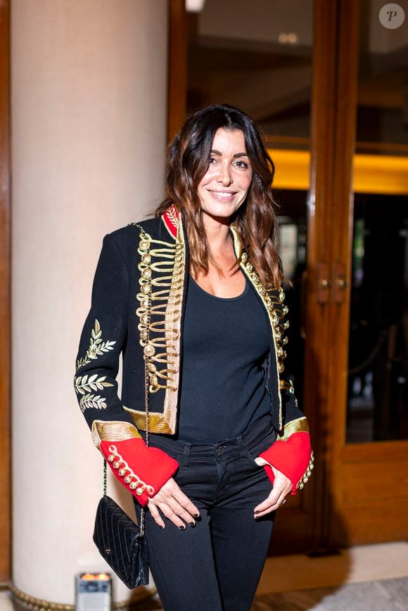 Elle ne grignote pas et privilégie des bons repas sains pour être certaine de ne pas craquer au cours de la journée.

Exclusif - Jenifer Bartoli - Arrivées intérieures au "concerto pour la paix" de Omar Harfouch au théâtre des Champs Elysées à Paris le 18 septembre 2024.

© Perusseau / Tribeca / Bestimage
