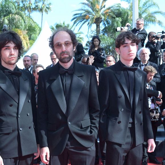 Ensemble, ils forment un duo très soudé, que ce soit donc dans la vie privée ou dans le travail. Et en parlant de vie privée, rappelons qu'ils sont ensemble parents de deux garçons, à savoir Tara-Jay et Roxan (nés respectivement en 2002 et 2008. 

Thomas Bangalter (Daft Punk) et ses fils Tara-Jay et Roxan lors de la montée des marches du film "Amour Ouf" lors du 77ème Festival International du Film de Cannes (14 - 25 mai 2024), le 23 mai 2024. Thomas Bangalter, qui apparaît rarement aux événements publics, est venu en famille soutenir sa compagne de longue date, E.Bouchez, qui joue dans le long métrage de G.Lellouche présenté ce soir-là en compétition sur la Croisette. 
RACHID BELLAK / BESTIMAGE