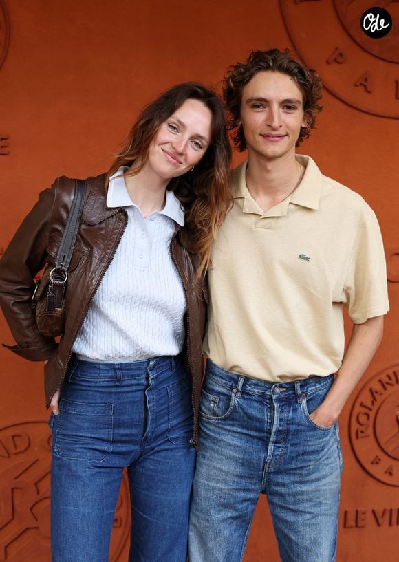 Vassili Schneider et sa compagne Maddie Kulicka au photocall du village ((night session) lors des Internationaux de France de Tennis de Roland Garros 2026, à Paris, France, le 5 juin 2026. © Jacovides-Moreau/Bestimage