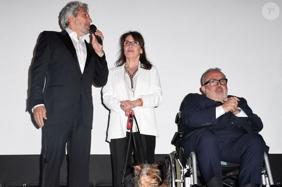 Et toujours soutenu par ses ses anciens complice des Nuls ! Alain Chabat, Chantal Lauby, Dominique Farrugia célébrant les 25 ans de la comédie française La Cite De La Peur au Cinéma de la Plage lors du 72e Festival de Cannes à Cannes, France, le 16 mai 2019. Photo by Julien Reynaud/APS-Medias/ABACAPRESS.COM