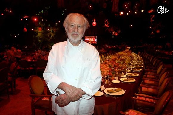 "Enfin, notre plaque MICHELIN 2026 est arrivée… Quel bonheur", écrit-il dans sa publication. 

Exclusif - Pierre Gagnaire - Dîner de gala organisé par la Fondation "Children of Africa" à l'initiative de Madame D.Ouattara, Première Dame de Côte d'Ivoire et Présidente fondatrice de "Children of Africa" au Sofitel Ivoire à Abidjan. Le 1er Mars 2024
© Dominique Jacovides / Bestimage