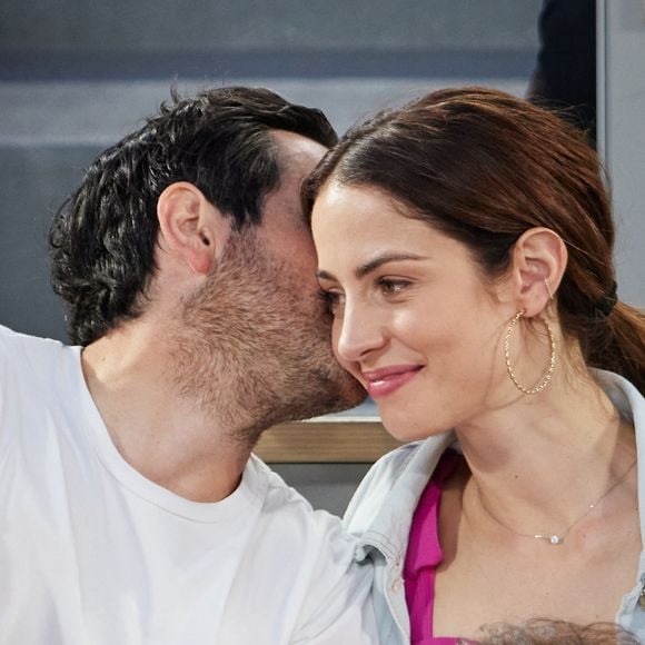 Camille Combal et sa femme Marie en tribunes lors des Internationaux de France de tennis de Roland Garros 2023, à Paris, France, le 6 juin 2023. © Jacovides-Moreau/Bestimage