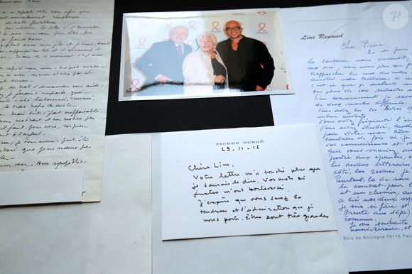 Archives - Line Renaud fait don de ses archives aux Archives Nationales au Ministère de la Culture, Paris le 12 Mai 2025. L’ex-meneuse de revue qui fêtera ses 97 ans le 2 juillet prochain a remis à la ministre de la Culture R. Dati, la lettre par laquelle elle fait don de ses archives (correspondances, papiers et documents personnels et professionnels) à l’État. Un moment fort en émotions qu’elle a partagé avec ses «enfants de cœur». © Bertrand Rindoff / Bestimage