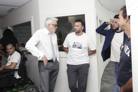 Pascal Praud, Raymond Aabou - Dernière de l'émission "On Marche Sur La Tête", présentée par C.Hanouna sur Europe 1 à Paris le 26 juin 2025 - © Jack Tribeca / Bestimage