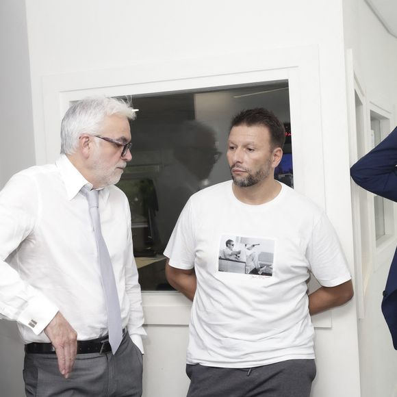 Pascal Praud, Raymond Aabou - Dernière de l'émission "On Marche Sur La Tête", présentée par C.Hanouna sur Europe 1 à Paris le 26 juin 2025 - © Jack Tribeca / Bestimage