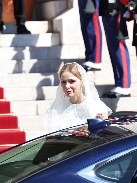 La princesse Charlène de Monaco a le privilège de pouvoir porter du blanc

La princesse Charlène de Monaco lors de la visite du pape Léon XIV à la cathédrale de l'Immaculée Conception de Monte-Carlo, à Monaco, le 28 mars 2026. Cette visite est le deuxième voyage apostolique international du Pape Léon XIV et le premier jamais entrepris par un Pape dans la petite ville-État à l'époque moderne. La visite comprend une réunion privée avec Albert et la Princesse Charlène au palais, une réunion avec la communauté catholique de Monaco dans la cathédrale et une messe dans le stade sportif. Photo by Jean-Charles Vinaj/ABACAPRESS.COM