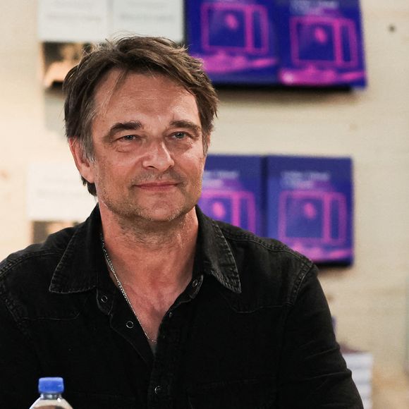 David Hallyday signe son livre au Festival du livre de Paris, au Grand Palais éphémère, le 14 avril 2024. Photo par Thibaud MORITZ/ABACAPRESS.COM