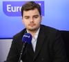 Le journaliste de "CNews" profite actuellement de vacances en Corse, plus précisément à Calvi

Exclusif - Gauthier Le Bret sur le plateau de l'émission "On marche sur la tête" en direct sur Europe 1 le 29 janvier 2025.
© Jack Tribeca / Bestimage