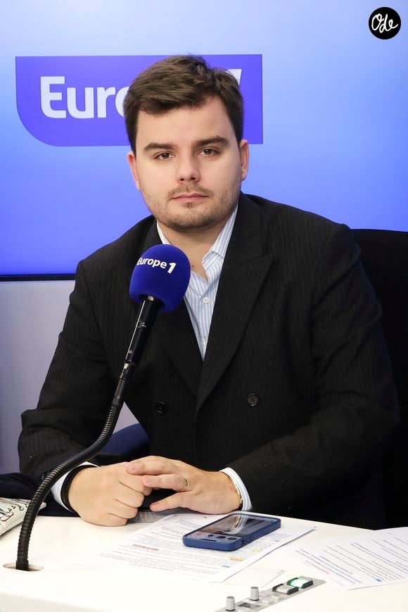 Le journaliste de "CNews" profite actuellement de vacances en Corse, plus précisément à Calvi

Exclusif - Gauthier Le Bret sur le plateau de l'émission "On marche sur la tête" en direct sur Europe 1 le 29 janvier 2025.
© Jack Tribeca / Bestimage