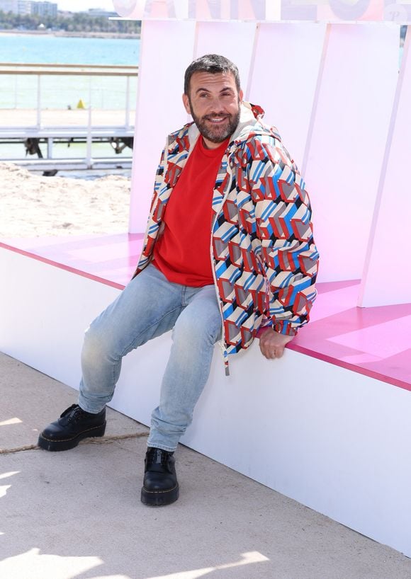 Laurent Ournac lors du photo call de ''Camping paradis' sur la plage du Majestic lors de la 7eme saison de 'CanneSeries' à Cannes le 6 Avril 2024

Denis Guignebourg/BestImage