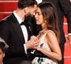 Une première apparition publique qui laisse peu de place au doute : les deux stars sont bel et bien en couple...
Karim Benzema et sa compagne Lyna Khoudri à la descente des marches du film "13 jours 13 nuits" lors du 78ème Festival International du Film de Cannes. Le 23 mai 2025 © Jacovides-Moreau / Bestimage
