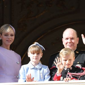 Le prince Albert II de Monaco, la princesse Charlene, le prince héréditaire Jacques et la princesse Gabriella - La famille princière de Monaco au balcon du palais, à l'occasion de la Fête Nationale de Monaco, le 19 novembre 2024.  © Claudia Albuquerque / Bestimage